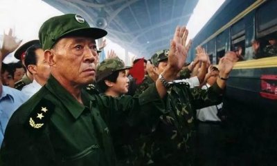 ​98年抗洪，渡江战役以来最大规模兵力调动，上百名将军上阵指挥
