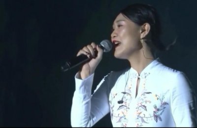 ​关文雅（关馨）助阵欢子阳江演唱会 新歌首唱获好评