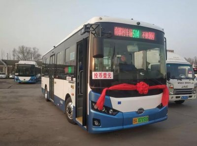 ​12月23日，太原社区公交、旅游公交13条线路同时开通