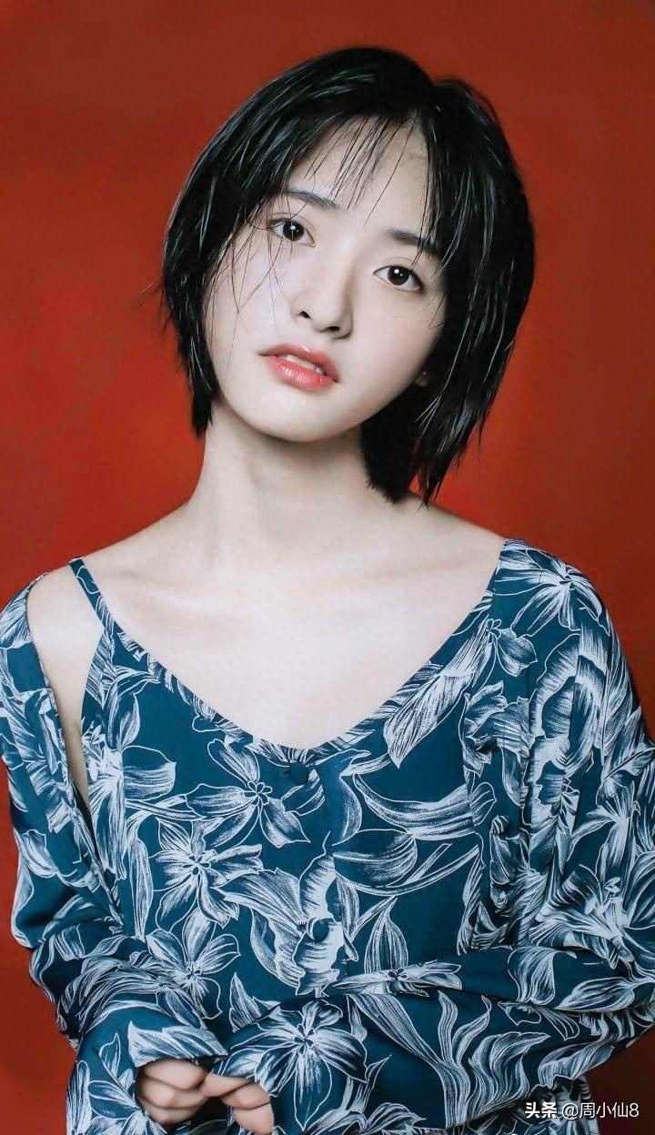 沈月，娱乐圈偶像演员，被誉为“漫画女孩”