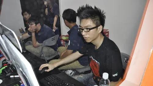 Dota冷冷照片（电竞女神冷冷澄清老公不是圈内人）