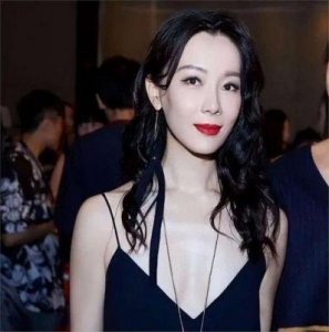 ​陈数整容后遗症显现：面部肿胀轮廓扭曲，演艺事业或陷下坡路