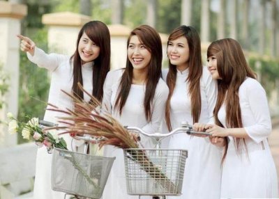 ​越南美女真实的夜生活！开放到对陌生的中国游客投怀送抱？