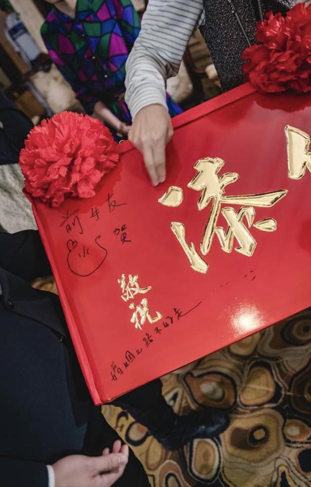 黄子佼结婚了吗（小S为旧爱送匾额庆新婚大方题词前女友）