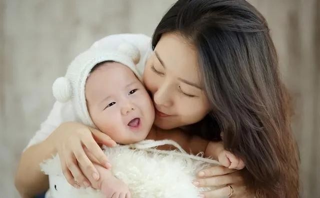 高露老公个人资料（高露生一对儿女幸福美满）