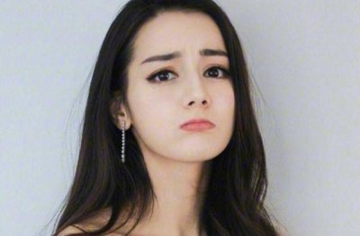 ​热巴张艺兴被曝在一起？迪丽热巴晒图配4字表明立场，被赞情商高