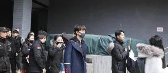 吴磊一身白衣现身北电艺考，不报考中戏原因竟是因为儿时的一句话