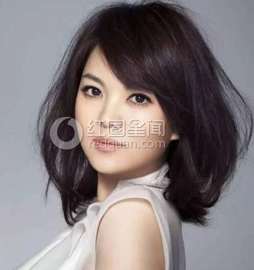 李湘头戴花环照片曝光 李湘主持现场身材圆润照片
