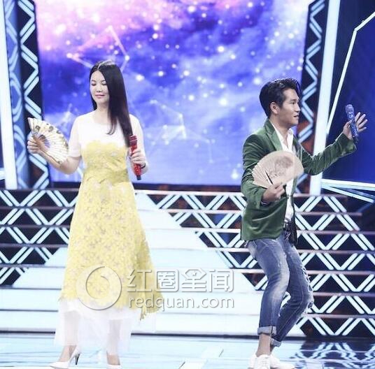 李湘头戴花环照片曝光 李湘主持现场身材圆润照片
