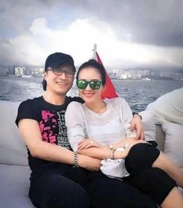 ​真的假的！？汪峰章子怡离婚？男方电话无人接听