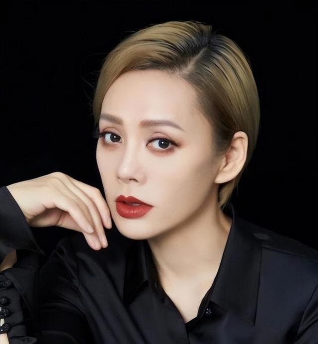 50岁以上的25位女明星（明明是50岁大妈的年纪）(34)