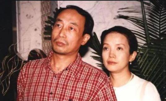 吕丽萍第一任老公为什么离婚（60岁吕丽萍太不幸）(10)