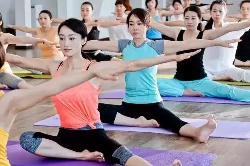 赵子琪以前结过婚没（太太万岁赵子琪老公对她露骨表达爱意）(4)