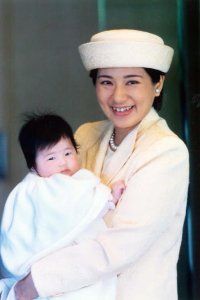 爱子公主十五张经典写真回顾,意外地发现年轻时的雅子是位大美女