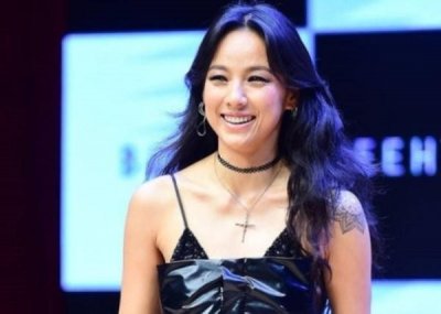 韩国性感女神回归,40岁的李孝利复出,穿牛仔装拍最新写真集