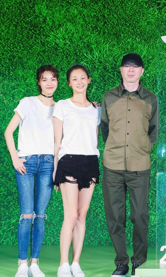 《芳华》女主角苗苗素颜照曝光,这容颜你给打几分?