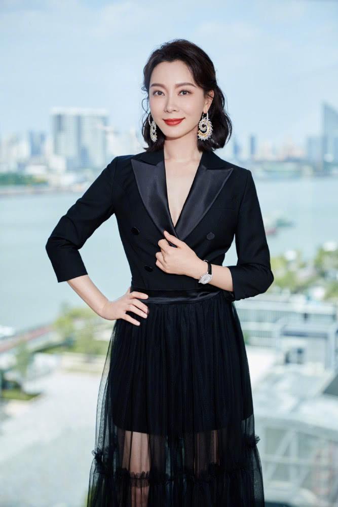 陈数:惨遭前夫劈腿,二婚钢琴家赵胤胤,为了继子决定不生孩子