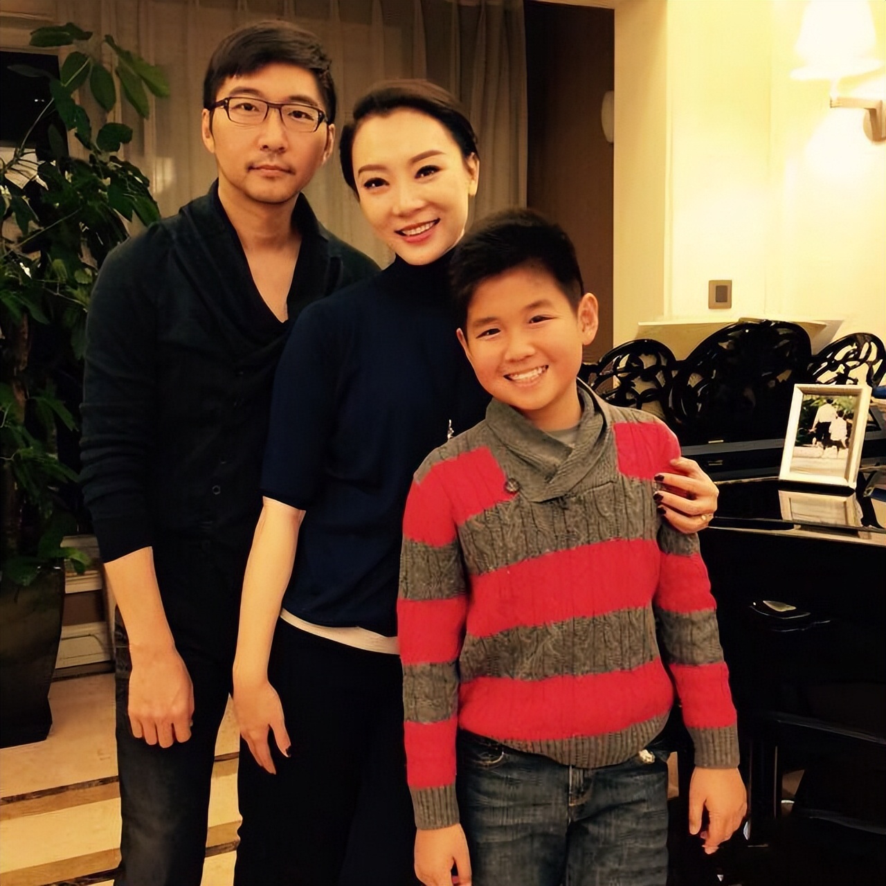 陈数:惨遭前夫劈腿,二婚钢琴家赵胤胤,为了继子决定不生孩子