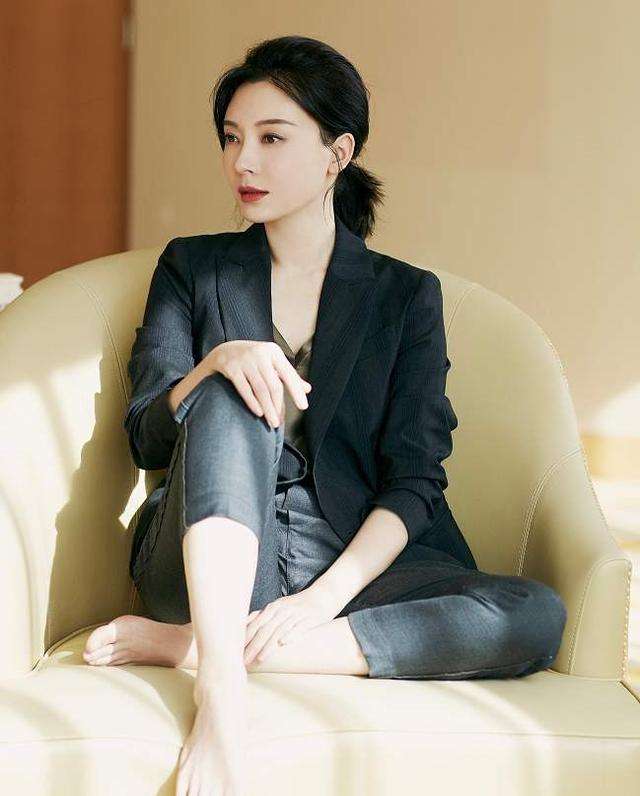 陈数:惨遭前夫劈腿,二婚钢琴家赵胤胤,为了继子决定不生孩子