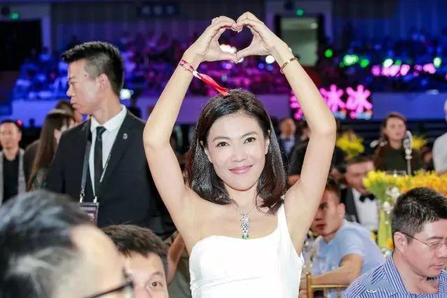 苏芒是谁(一天650的生活费还不够,苏芒她到底是何许人也?)