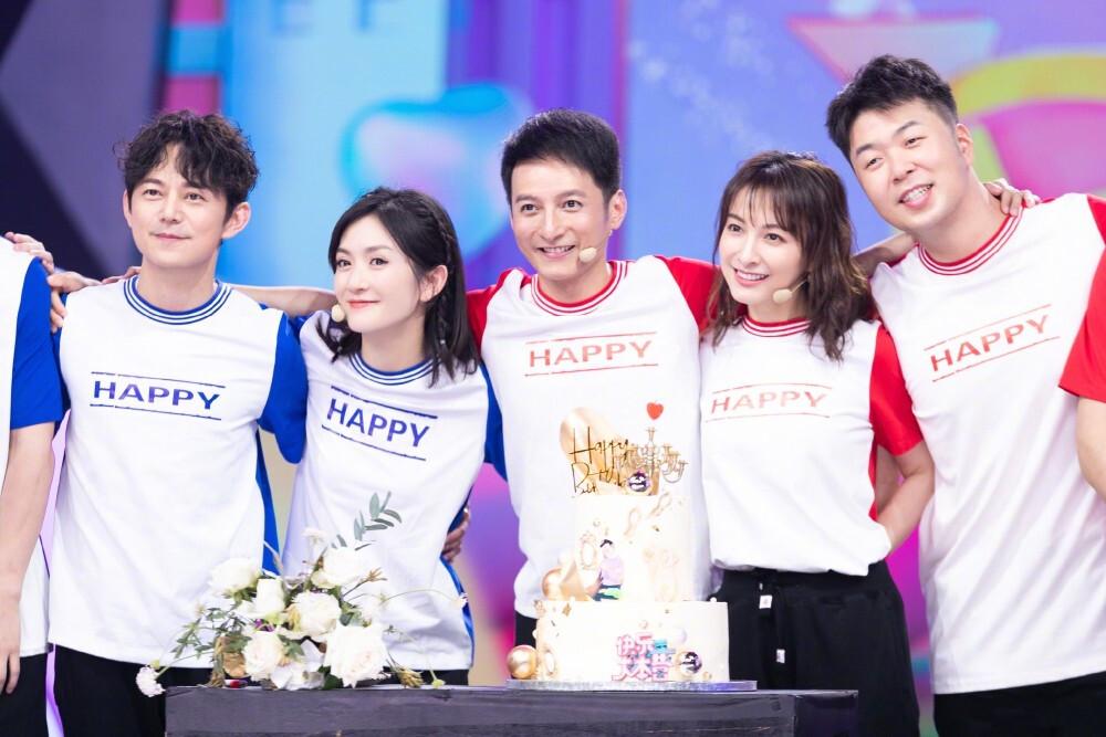 见证了内娱的繁华与低谷,保住何炅就是保住了芒果台的收视率