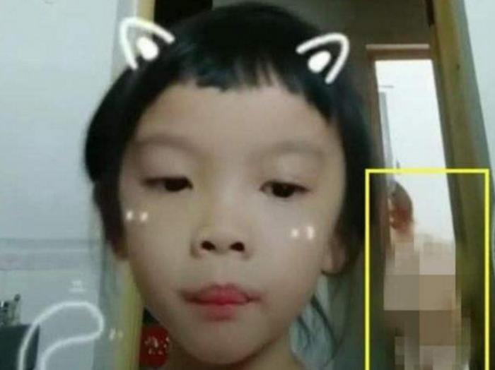 抖音再现“掀衣门”，尺度完虐“黑森林”，网友怒评：底线何在！