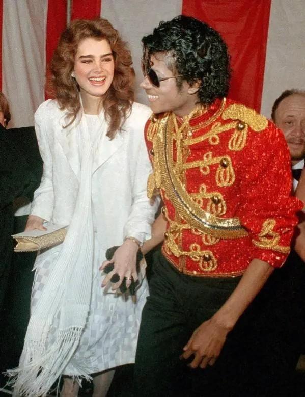 迈克尔杰克逊整容(13岁风靡全美拒绝迈克尔)(15)