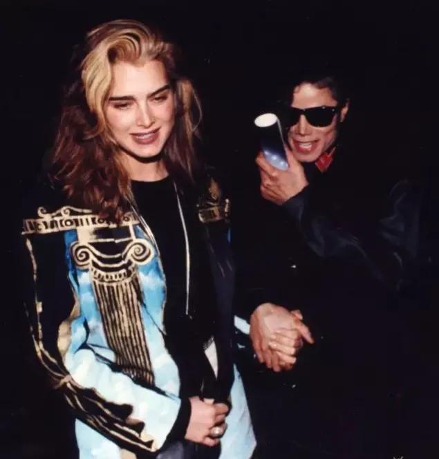 迈克尔杰克逊整容(13岁风靡全美拒绝迈克尔)(17)