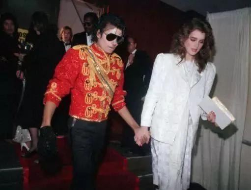 迈克尔杰克逊整容(13岁风靡全美拒绝迈克尔)(16)