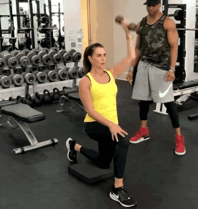 迈克尔杰克逊整容(13岁风靡全美拒绝迈克尔)(27)