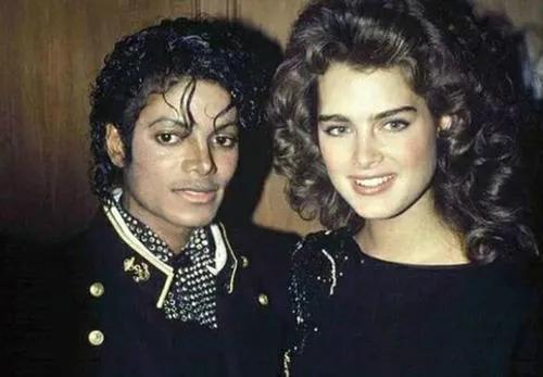 迈克尔杰克逊整容(13岁风靡全美拒绝迈克尔)(14)