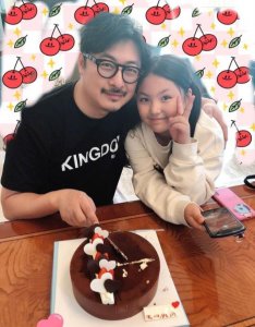 ​李湘女儿生日（王岳伦李湘为女儿庆生）