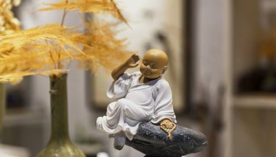 ​袈裟是谁穿的 袈裟为什么叫