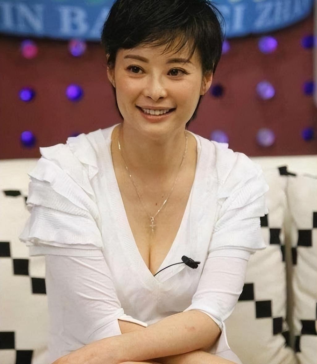 袁立现在怎样了(51岁袁立近况)