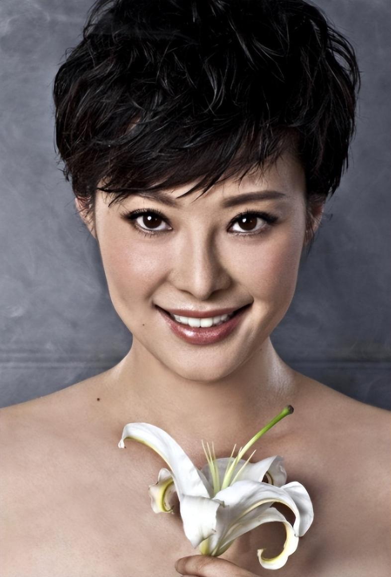 袁立现在怎样了(51岁袁立近况)