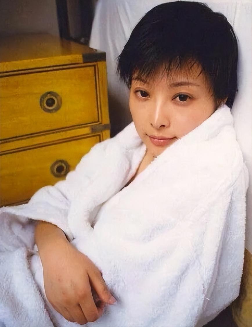 袁立现在怎样了(51岁袁立近况)