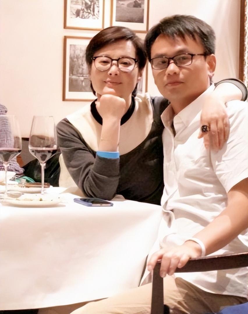 袁立现在怎样了(51岁袁立近况)