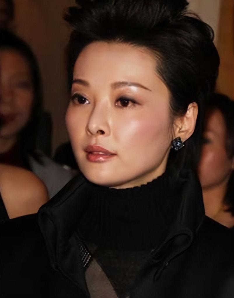 袁立现在怎样了(51岁袁立近况)