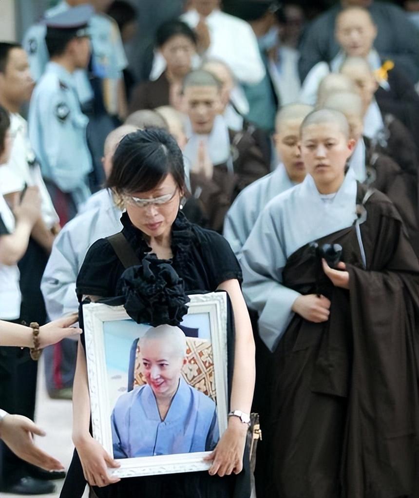 郝彤的最新消息(陈晓旭的丈夫郝彤现状)