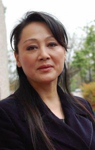 ​王姬58岁全家近照（王姬为养儿子34）