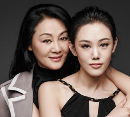 王姬58岁全家近照(王姬为养儿子34)(11)