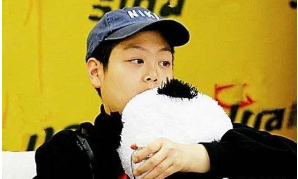 王姬58岁全家近照(王姬为养儿子34)(9)