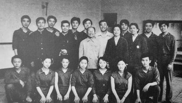 王姬58岁全家近照(王姬为养儿子34)(4)