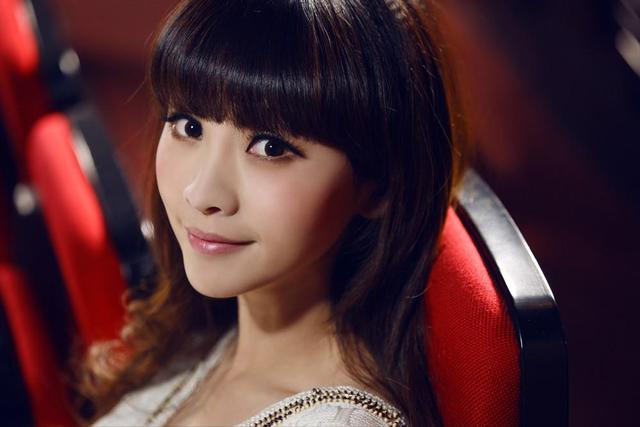 柳岩伴娘事件发生了什么事（伴娘门事件后柳岩终于）(16)