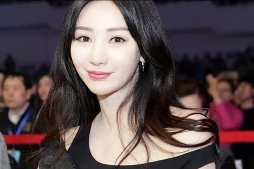 柳岩伴娘事件发生了什么事（伴娘门事件后柳岩终于）(12)