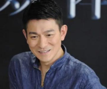 ​刘德华怎么和朱丽倩结婚的（刘德华一生与八个女人纠缠）