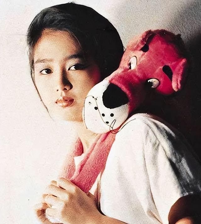 刘德华怎么和朱丽倩结婚的（刘德华一生与八个女人纠缠）(9)