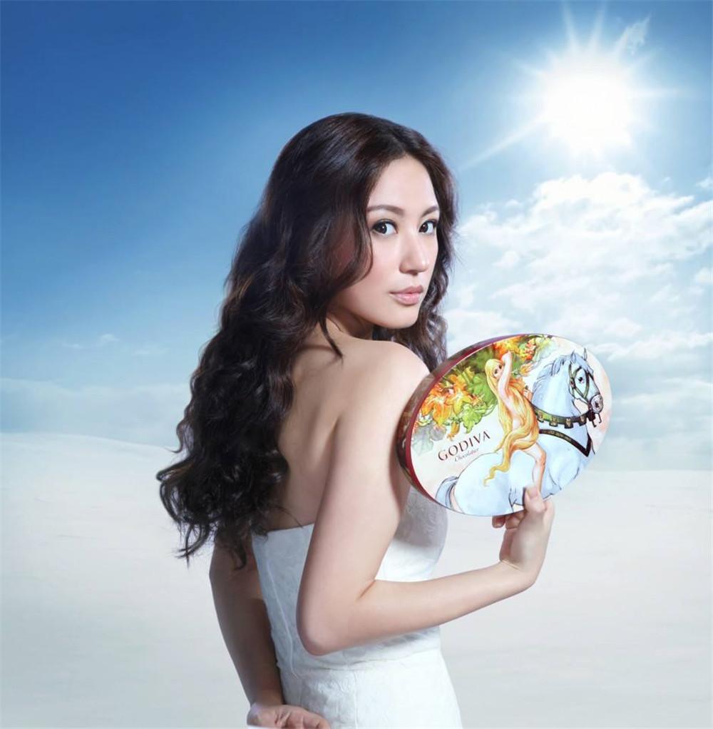 刘心悠24岁出道获封广告“天后”，与刘诗诗合作走红，现长这样