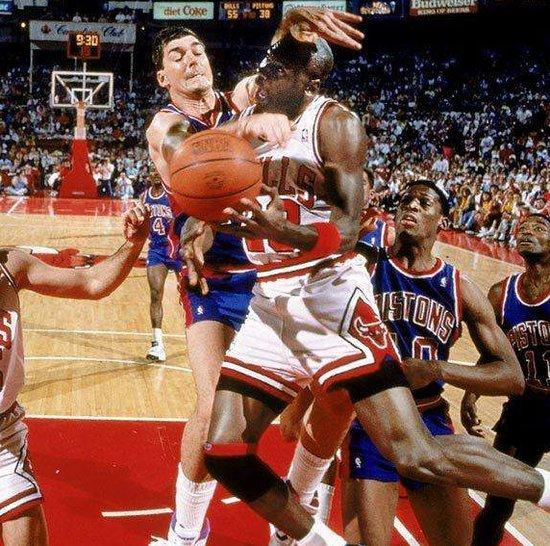 乔丹公牛时期3个名人堂球员（NBA球员谈虎色变活塞的）(4)