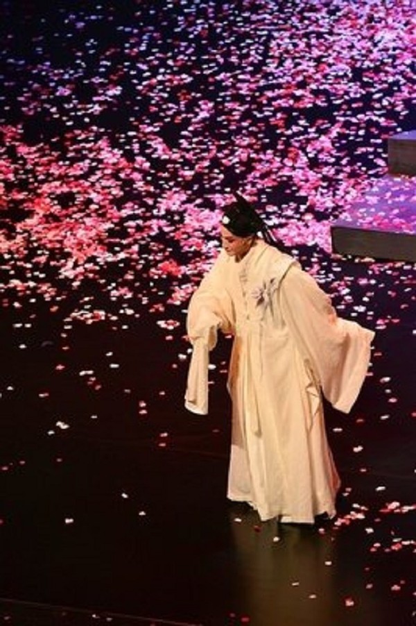 张若虚：出生于唐朝的诗人，仅有两首诗存世，却盖过大唐众多诗人